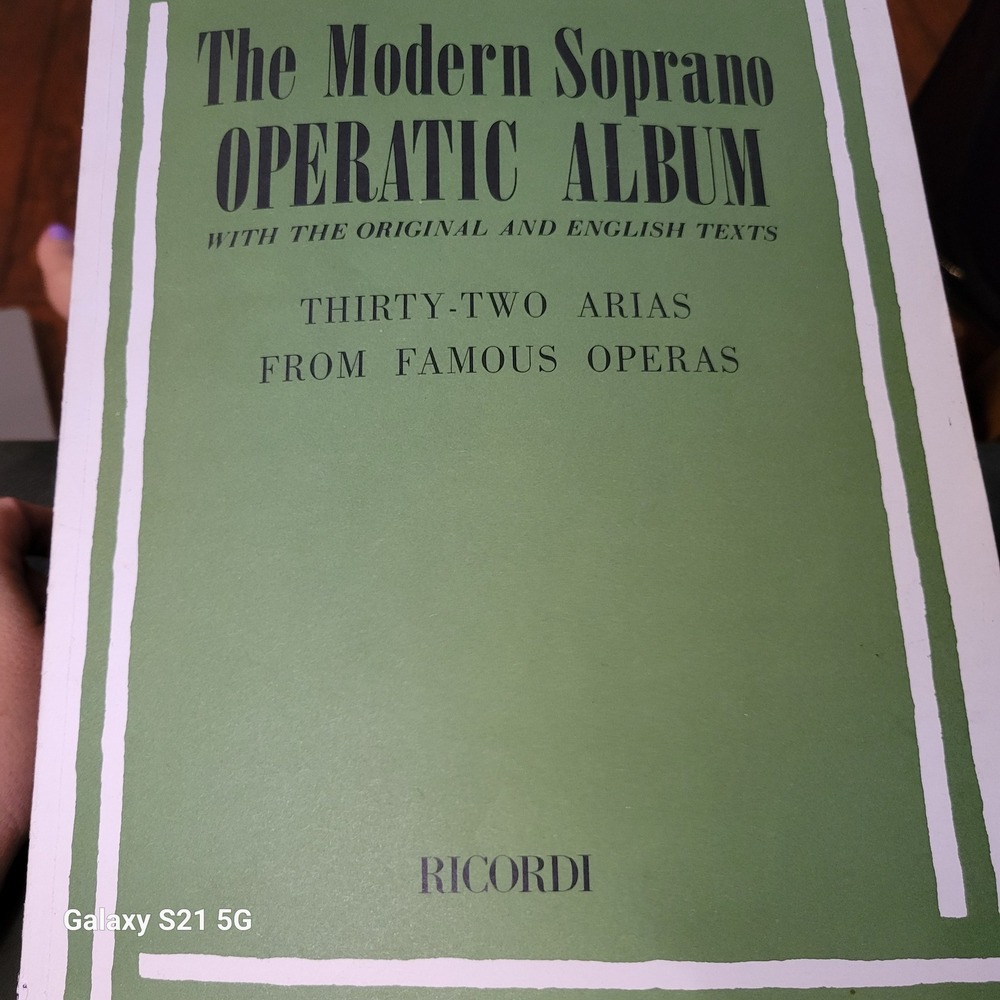 The Modern Soprano Operatic Album 32 Arias Sheet Music Ricordi English Italian